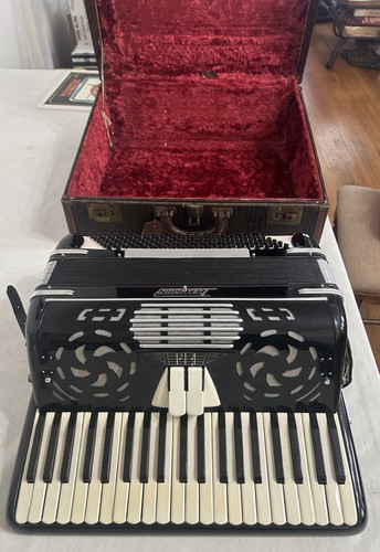 Paramount black accordion with - black,