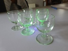 Lot De 5  Petit Verre anciens à Liqueur à goutte à pied En Ouraline  Uranium