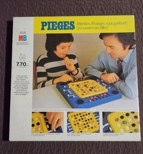 PIÈGES Jeu de Société MB