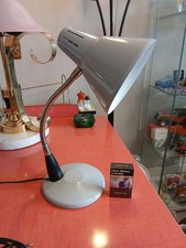 Vintage, très belle lampe de bureau fin 60 début 70, très bon état, grise.