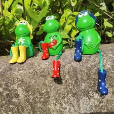 Figurines de grenouilles