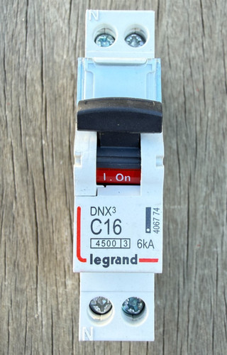 Disjoncteur legrand - disjoncteur,