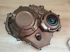 UN CARTER COUVERCLE EMBRAYAGE