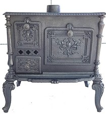 PETITE CUISINIERE EN FONTE  et ACCESSOIRES  (  JOUET ANCIEN / PARFAIT ETAT )