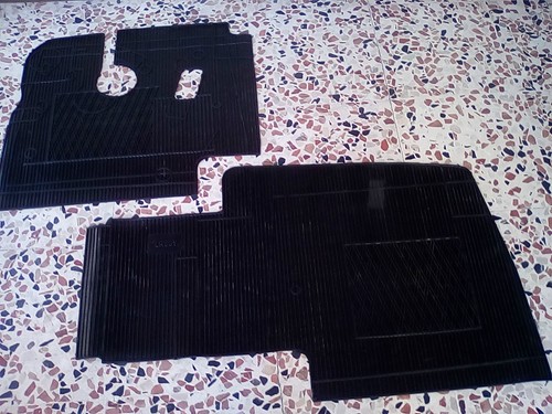 Tapis avant caoutchouc utile - tapis,