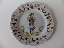 BELLE ASSIETTE  EN FAIENCE DE MALICORNE POUPLARD BEATRIX XIX ème signée  PBX