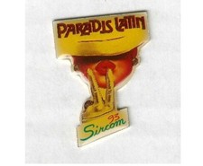 Pin's SIRCOM 93 cabaret parisien Paris Paradis Latin