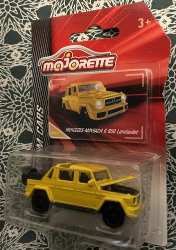 Miniature majorette mercedes - miniature,