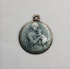 Pendentif médaille Vierge à l’enfant en argent massif émaillé bleu début XXème