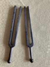 2 diapasons en métal vintage
