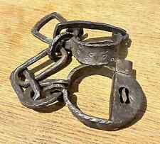 Paire d’entraves de bagnard en fer forgé 18ème