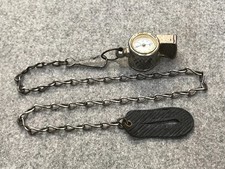 Sifflet d'assaut avec boussole