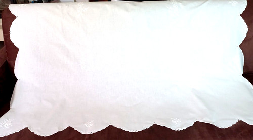 Nappe rectangulaire blanche