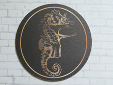 Sous-Verre: Hippocampe Portant