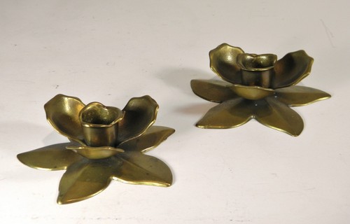 Deux bougeoirs fleurs en - fleurs, "