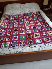 plaid vintage au crochet en laine    fait mains   1,30 m  sur 1,20 M