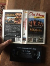 CASSETTE VIDEO VHS CINEMA les trois mousquetaires  sheen herek sutherland
