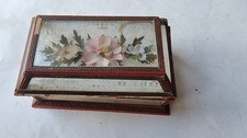boite ancienne en verre, reliquaire, miroir au fond, couvercle garni de  fleurs