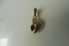 Beau Petit Pendentif, Doré, Pierre Lang !