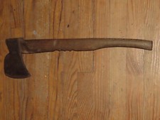 OUTIL ANCIEN - HACHE  estampillée MONIN AUTUN manche sculté pour la main