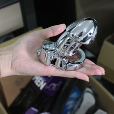 Hommes Chasteté Cage Presse