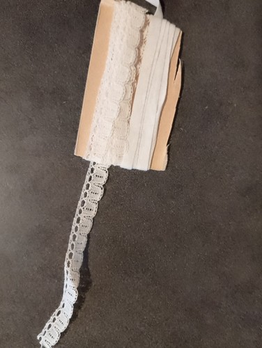 Dentelle ancienne festonné - ancienne,