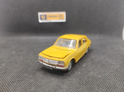 Peugeot 504 berline - ▄▀▄,
