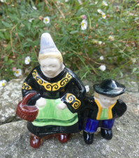 Desvres Boulogne dans le style de Quimper Sevellec Mére Bretonne et Enfant 10,5c