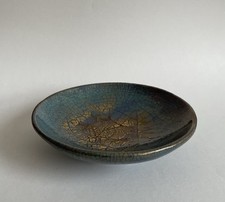 Coupe Modelée Bleue Et Or A Identifier Dlg Céramique 50 Chambost Accolay