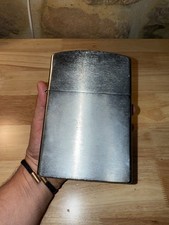 ENORME BRIQUET DE TABLE TYPE ZIPPO