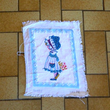 Vintage Royal Paris Canevas Petite Fille aux Fleurs Tapisserie Murale 13174