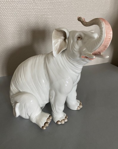 Exceptionnel éléphant blanc - exceptionnel,