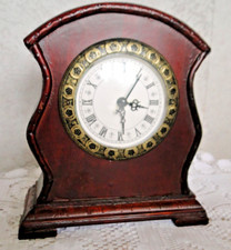 Réveil pendulette à quartz  ROHS boite en bois couleur acajou fonctionne