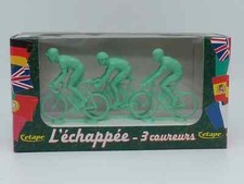 ANCIENNE BOITE DE CYCLISTES EN PLASTIQUE TOUR DE FRANCE EN PLASTIQUE N° 2