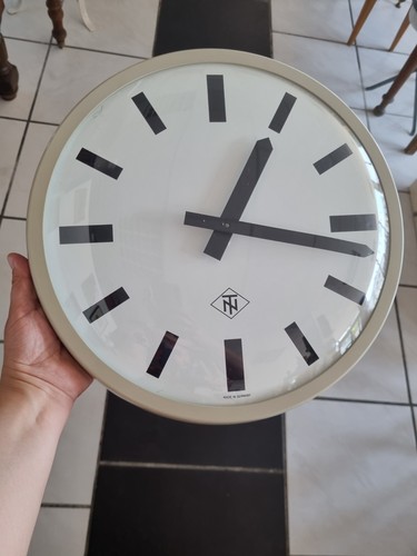 Ancienne horloge et n - horloge, t