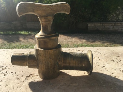 Ancien gros robinet vanne - gros,