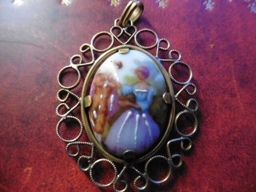 Ancien medaillon porcelaine - medaillon,