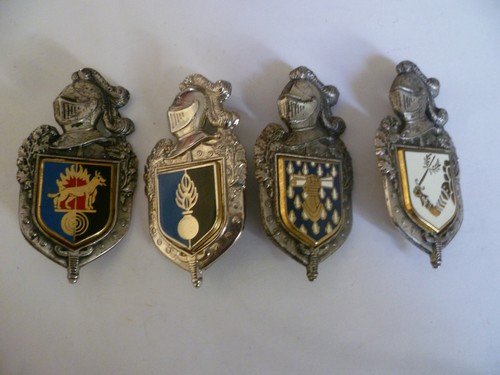 Lot insignes militaire pucelle - insignes,