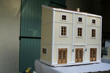 MAISON de poupée 1/12 éme avec éclairage