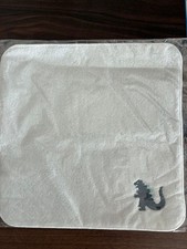Serviette à broder Godzilla