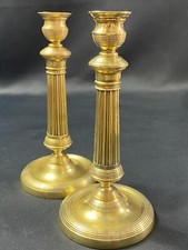 Paire de flambeaux bougeoirs XIXe bronze doré ciselé à fût cannelé Restauration