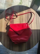 Petit sac à main et à bandoulière vintage, cuir rouge, forme hexagonale