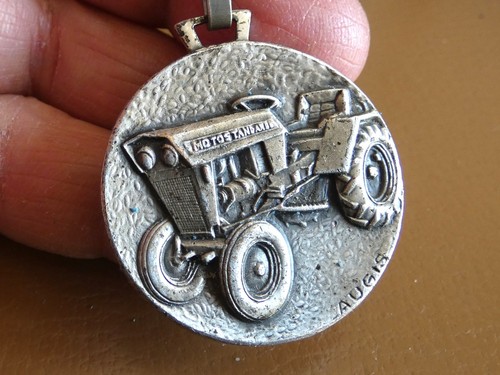 Ancien porte clé - , tracteur