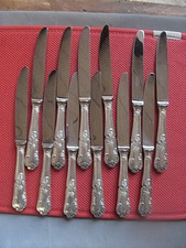 ++"526.18"   12 COUTEAUX DE TABLE MANCHE METAL ARGENTE ORFEVRE FRANCOIS FRIONNET