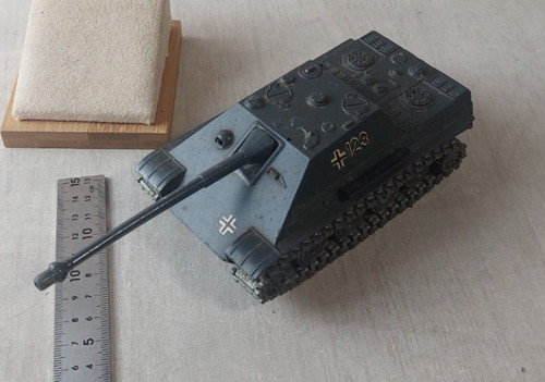 Ancien char tank - /,