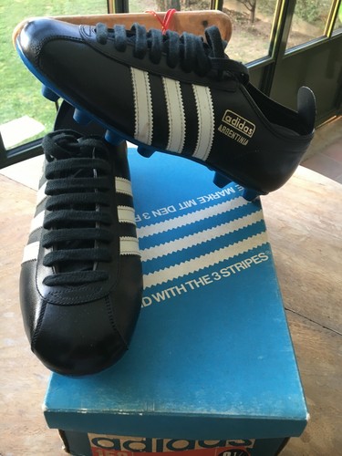 Anciennes chaussures football - chaussures,