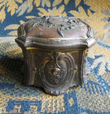 BOÎTE À BIJOUX EN RÉGULE