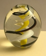 Œuf / presse-papier en verre