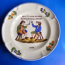 Assiette faïence St Clément,  personnages assis fumant et buvant 1765 repro