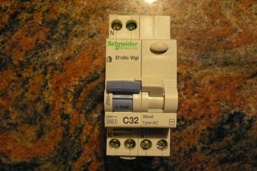 Disjoncteur differentiel 32a - disjoncteur,